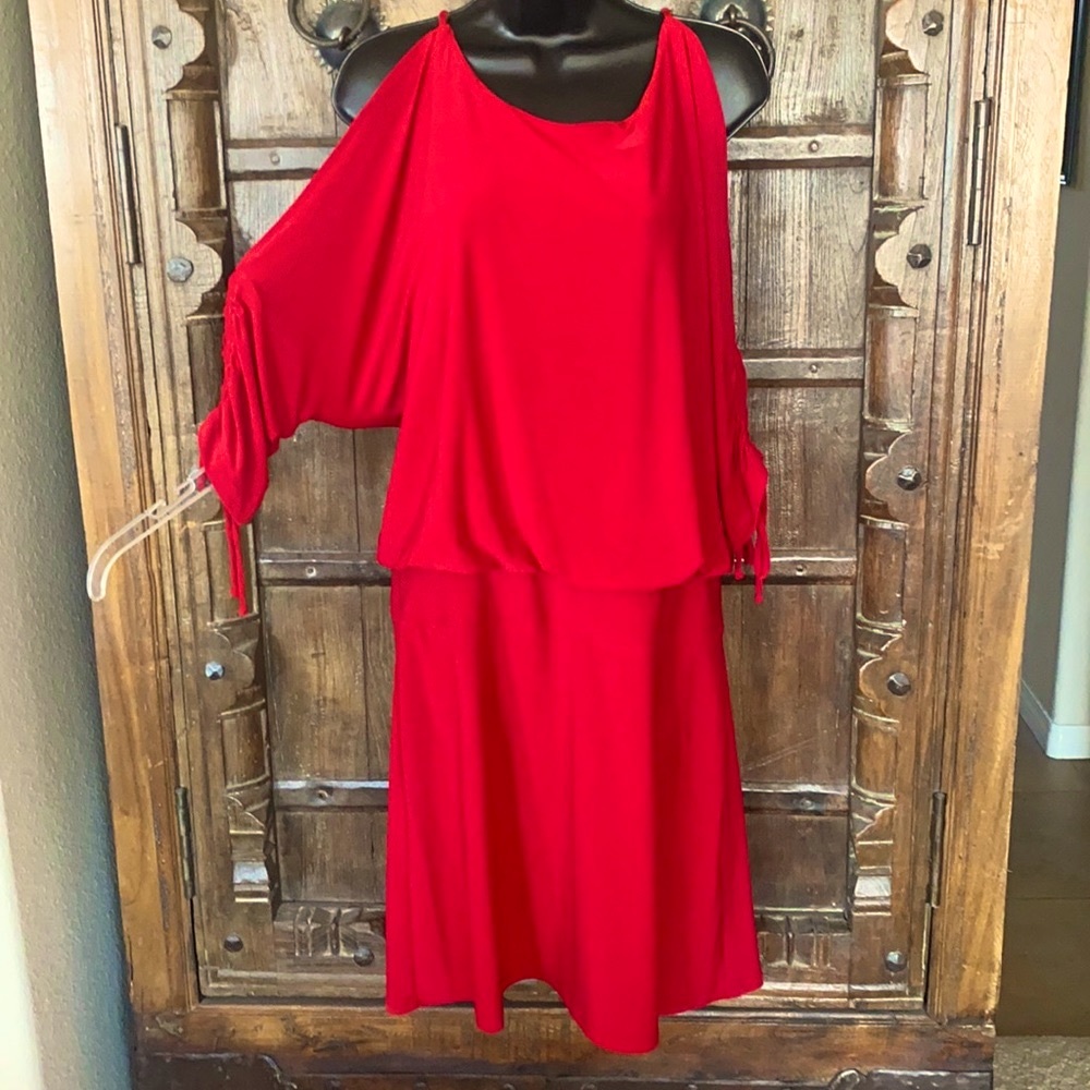 Emma & Michele NWT Red Cold Shoulder Size M above the knee dress